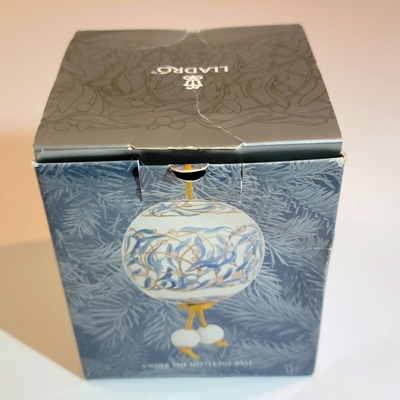 LLADRO VINTAGE "UNDER THE MISTLETOE BALL" - Picture 11 of 12